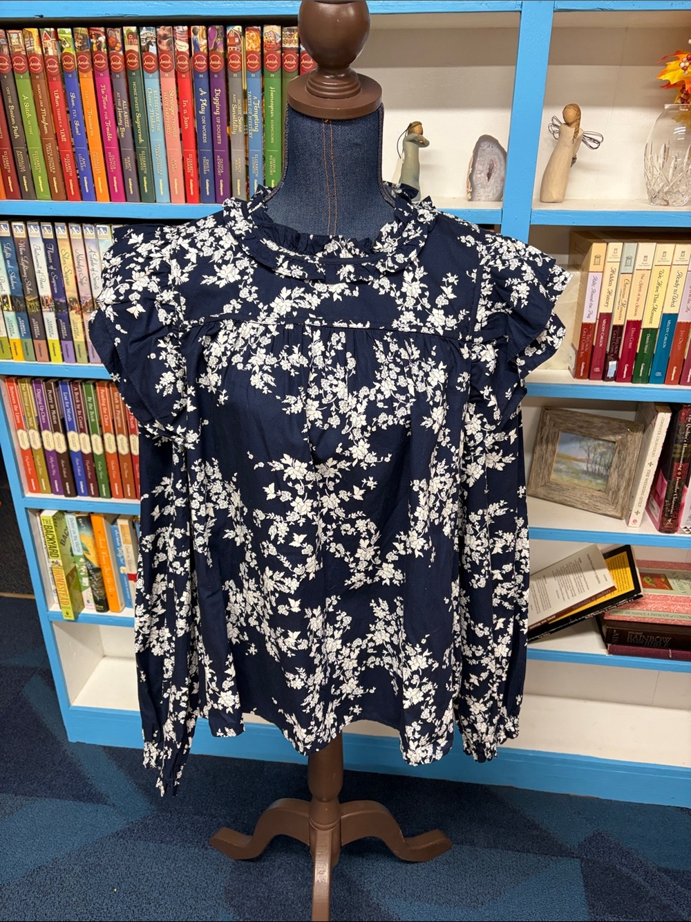 Crown & ivy navy and white floral blouse size xl
